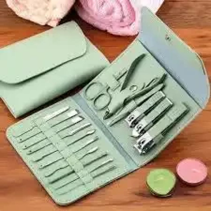 Манікюрно-педикюрний набір 16 предметів AND 038